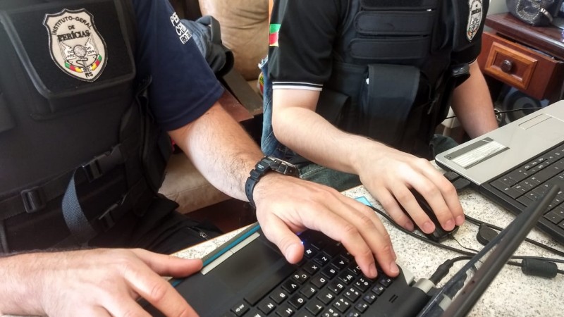 Peritos criminais
