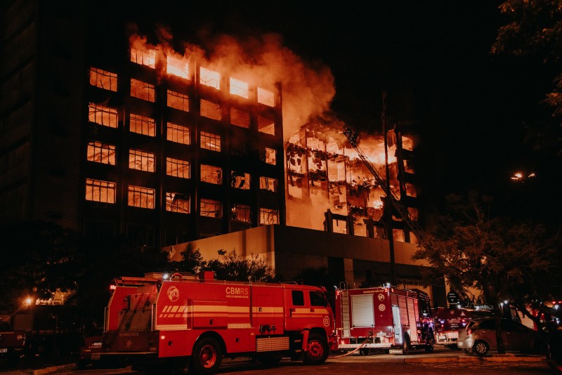 IGP mantém perícias apesar de incêndio em prédio da Segurança