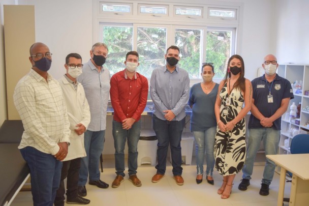 Da esq. para dir.: Diretor da UGPPV DANIEL BOTA, coor. do Centro de Esp. Médicas ADELSON DA SILVA, Sec. de Seg. NH ROBERTO JUNGTHON , Sec de Des. Social ELINTON ÁVILA, Sec. de Saúde NAASON LUCIANO, Cons. Tutelar ANDIARA ZANELLA, Cons. Tutelar TASSIANA WILBORN, representante do igp.