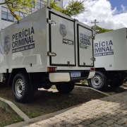 duas viaturas lado a lado