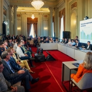 A foto mostra a entrevista coletiva no Palácio Piratini