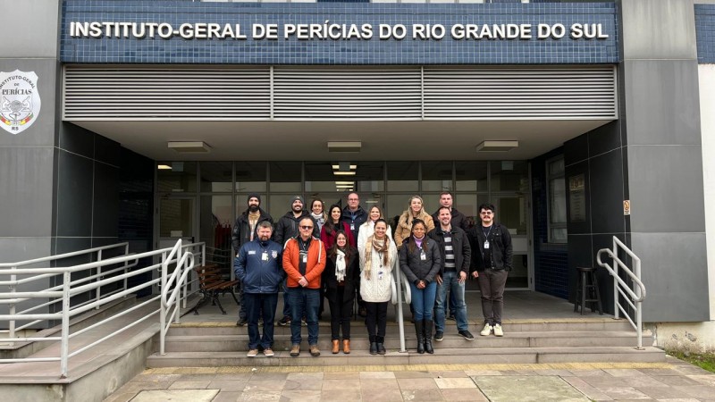 Fotografia dos participantes do workshop realizado entre a Seção de Perícias Ambientais e o DEMA.
